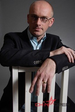 Peter Ebdon on photo session.jpg