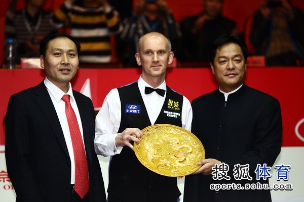 P.Ebdon China Open Champion 2012.jpg