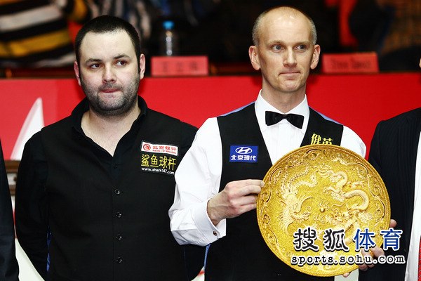 Ebdon wins China Open 2012.jpg
