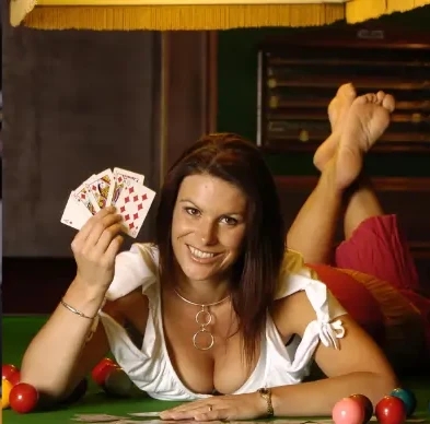 Michaela-Tabb-Female-Snooker-Referee-Sportsest~2.jpg